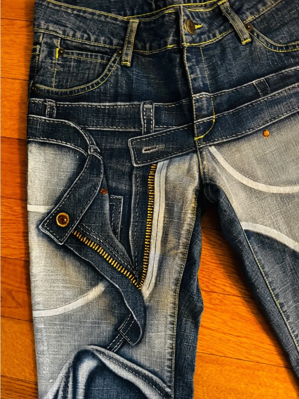 ‘An jeans- Chic one-of-a-kind Women’s Blue Wash Designer Jeans - Picture 3 of 10